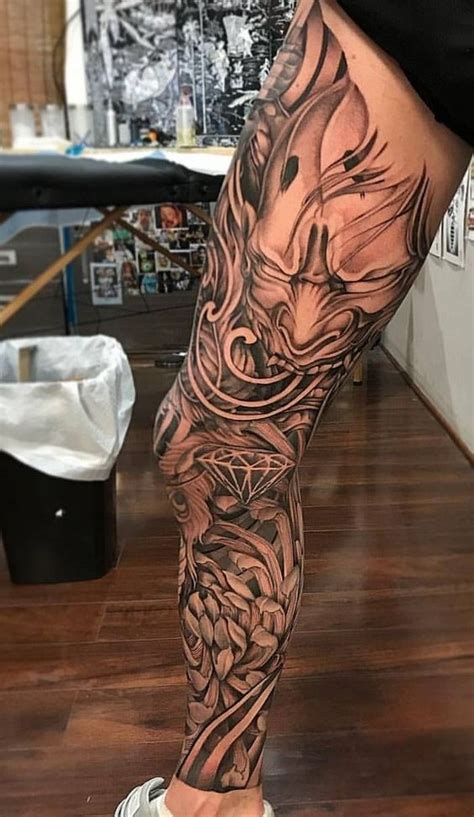 Tatuajes grandes hombre pierna